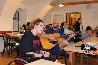 Škola v přírodě 9.B a OŠ2 tento týden na Bukové